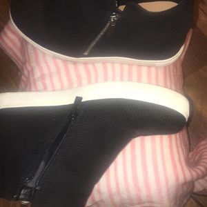 YOUR new Torrid wedges